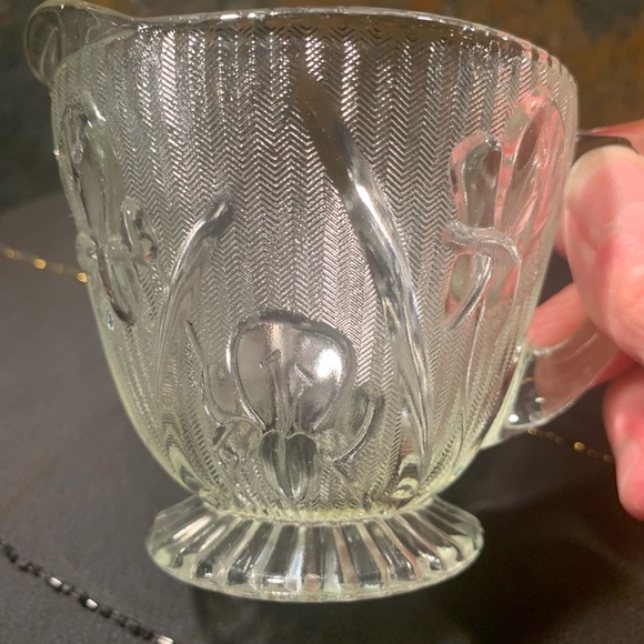 Lovely vintage clear depression glass creamer Jeanette Iris Herringbone Pattern - Picture 8 of 9